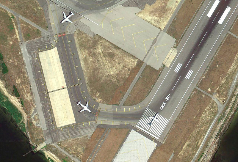 Illustration for article titled Satellite pictures of airports reveal their extreme complexity